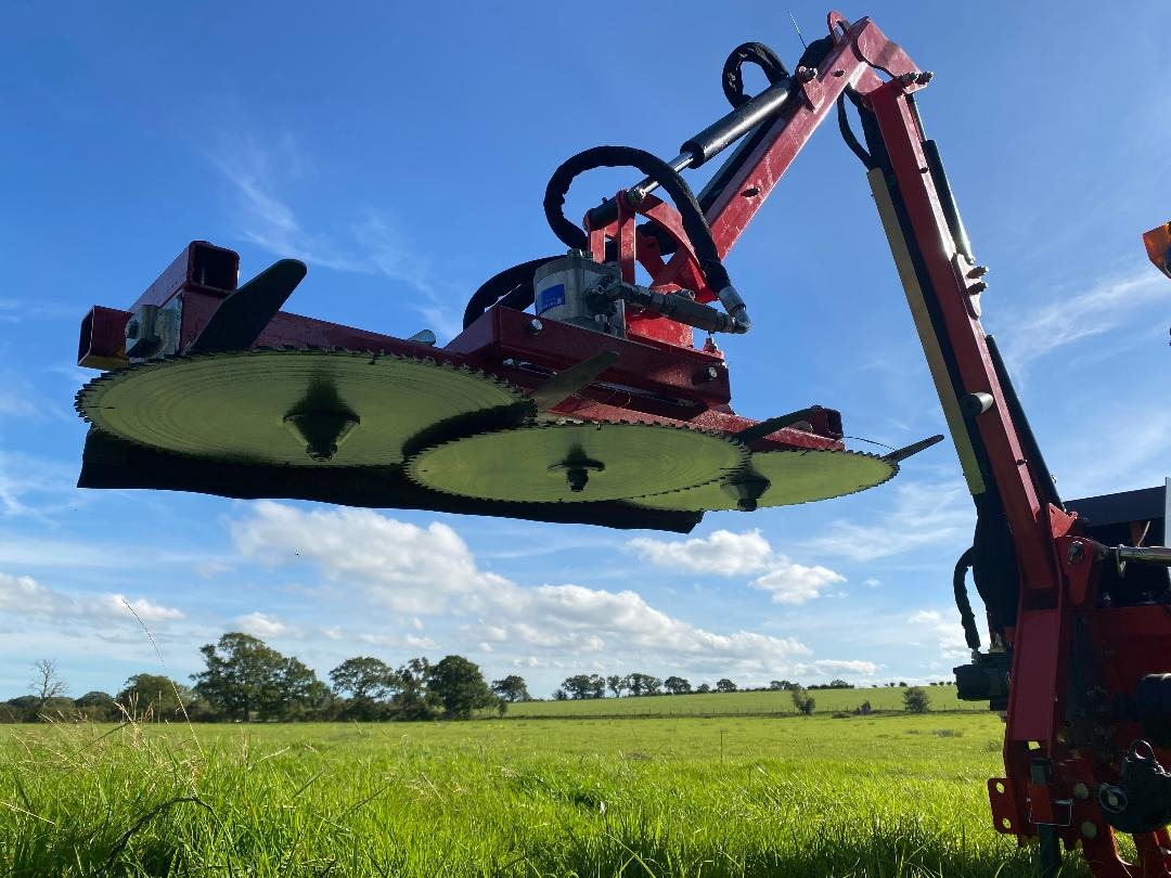 Circular Saw Blade Attachment for Excavators and Hedge Cutters